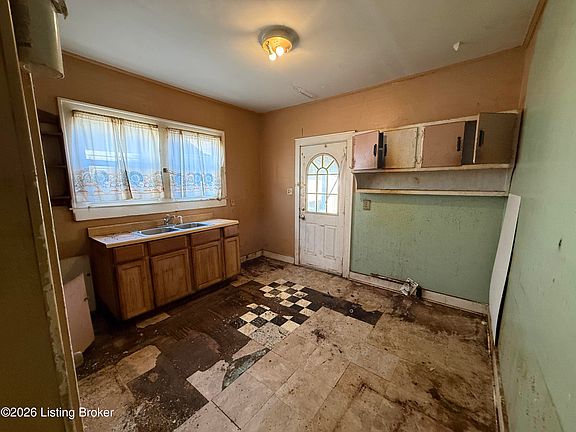4th image of 1243 Arcade Ave