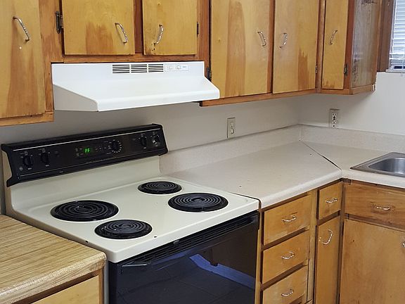 3rd image of 5640 Ramona Blvd