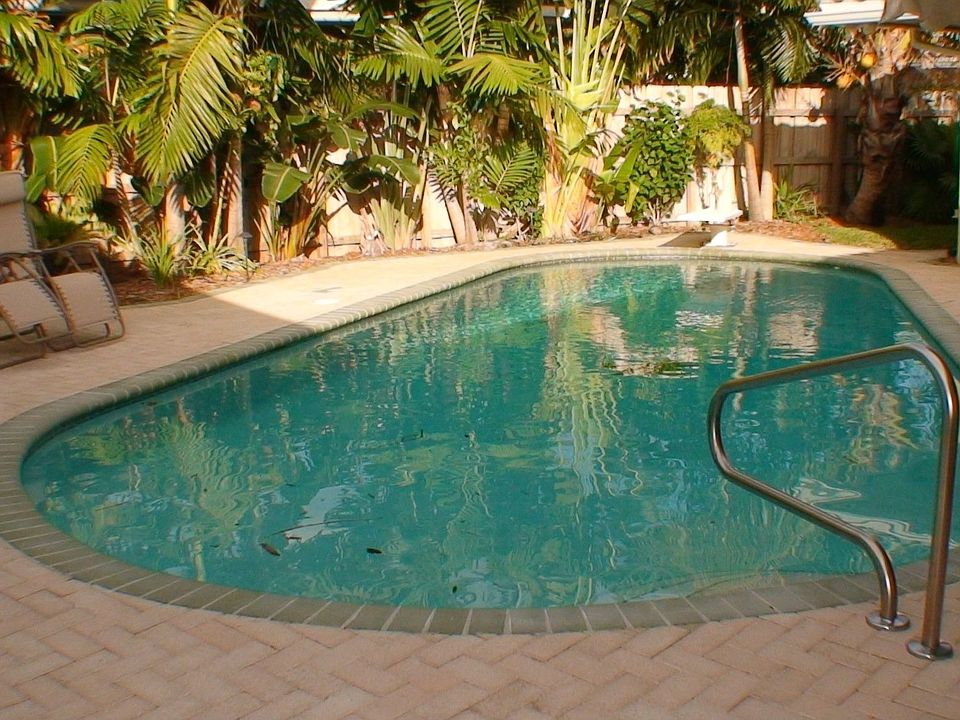 2nd image of 1956 Coral Gardens Dr