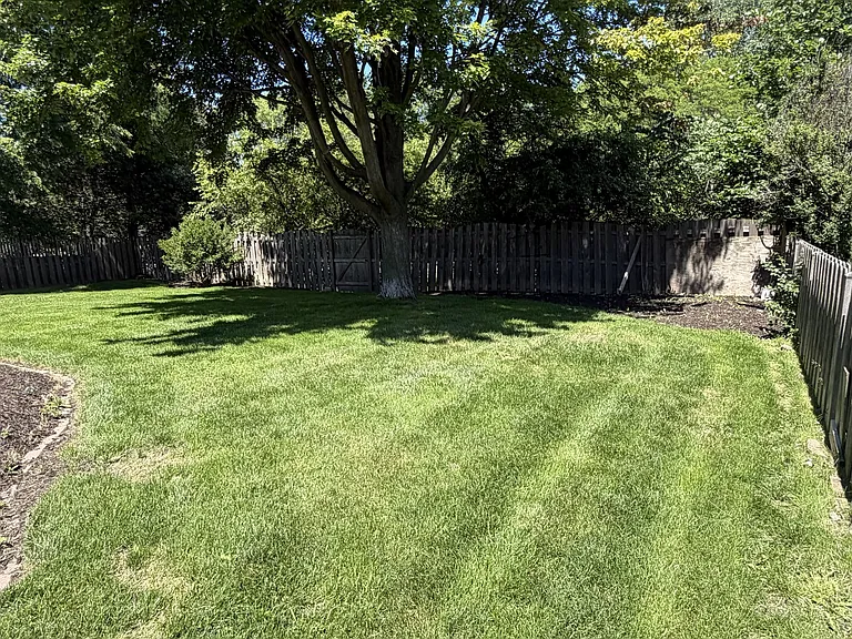 575 Capital Ln — Photo 32