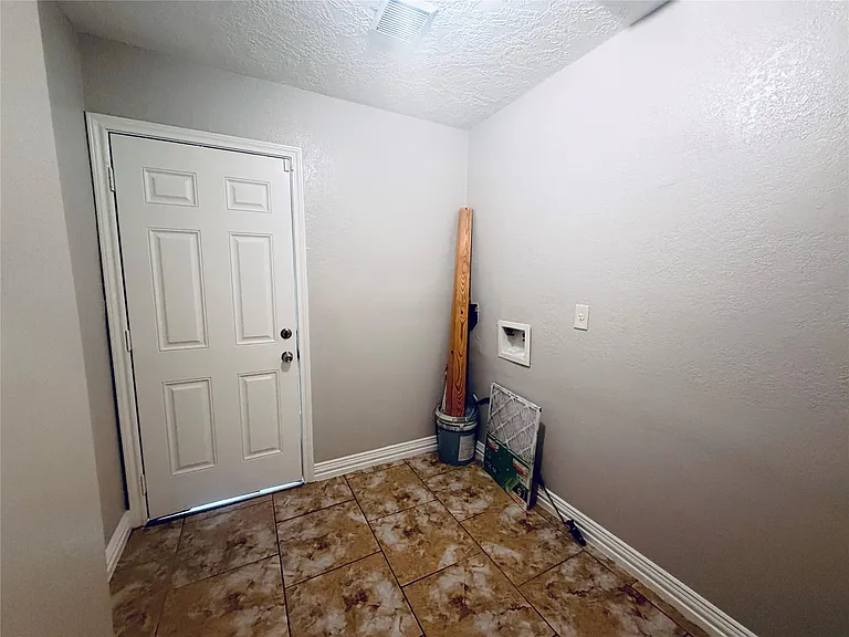 12211 Wessex Dr — Photo 11