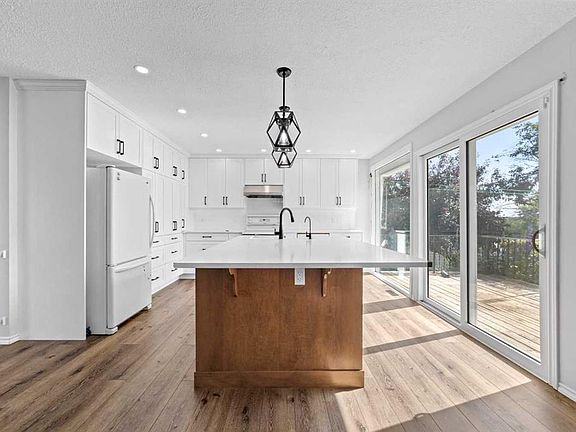 3rd image of 5209 W 51st St