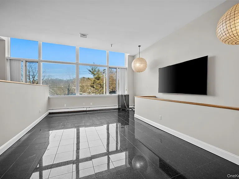 520 Ashford Ave #5 — Photo 4