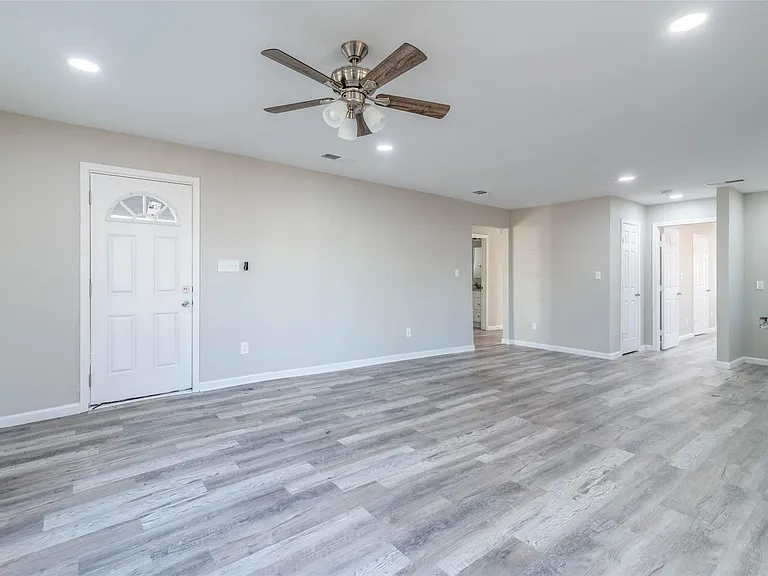 220 W Murray St — Photo 4