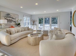 59 N Captains Neck Ln, Southampton, NY 11968