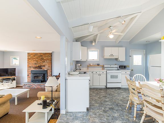 5th image of 431 E Lake Dr