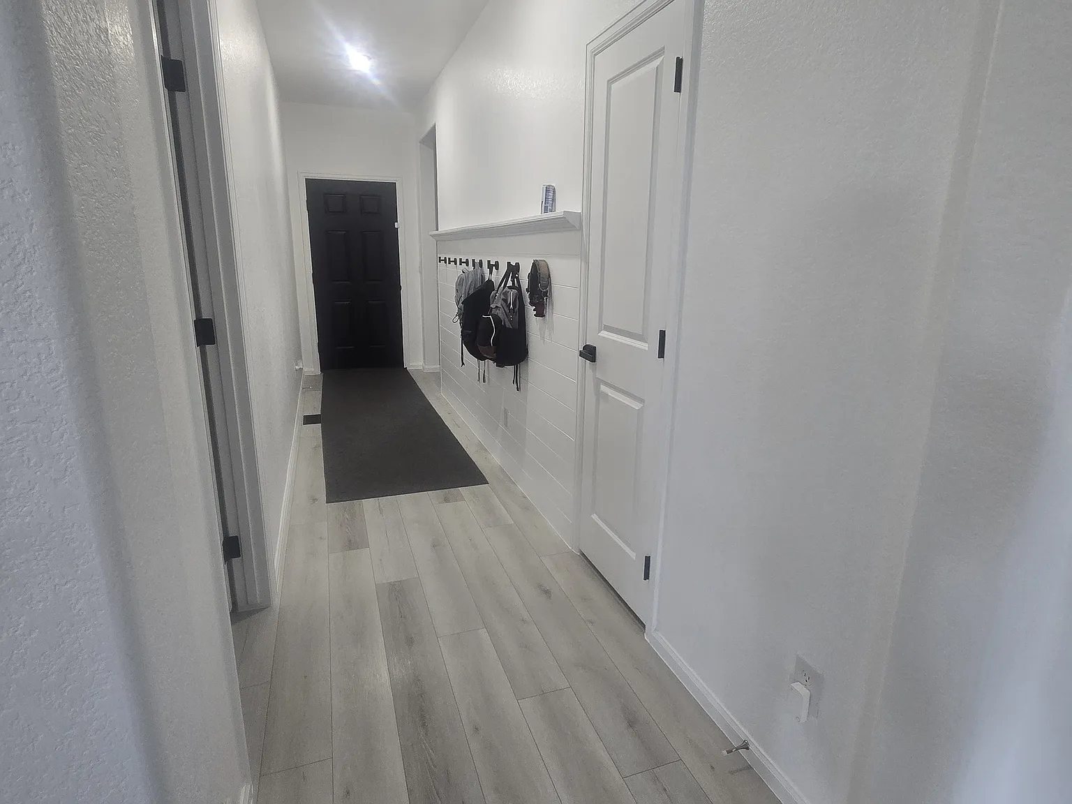 3 bed, 1297 sqft, $2,650 — Photo 2