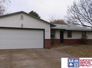 813 E 5th St, Stromsburg, NE 68666