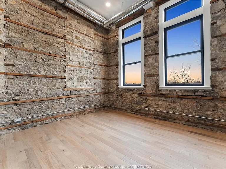 247 Brock St #301 — Photo 6