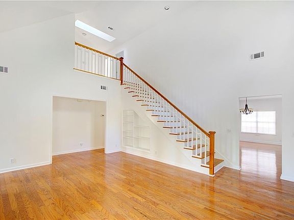 3rd image of 31 Hidden Oaks Ln