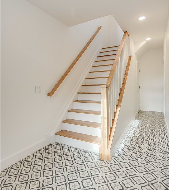 1st image of 58 Waverly Pl #1