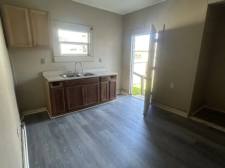 408 Hawthorne St — Photo 4