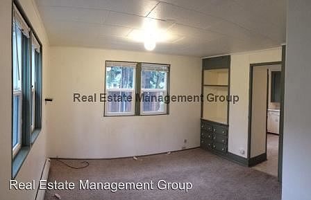 2nd image of 725 1/2 E Beckwith Ave