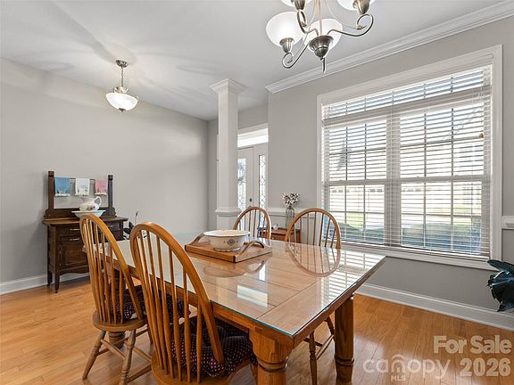 5th image of 22 Florian Ln