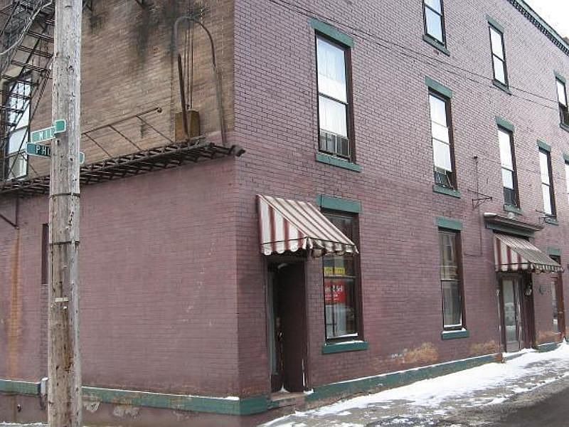 1st image of 15 Phoenix St
