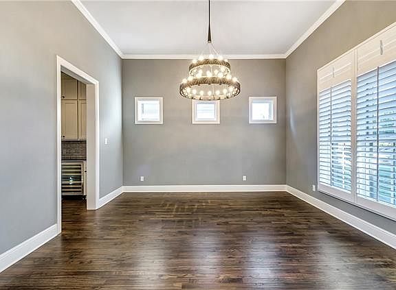 3rd image of 2521 Lubbock Ave