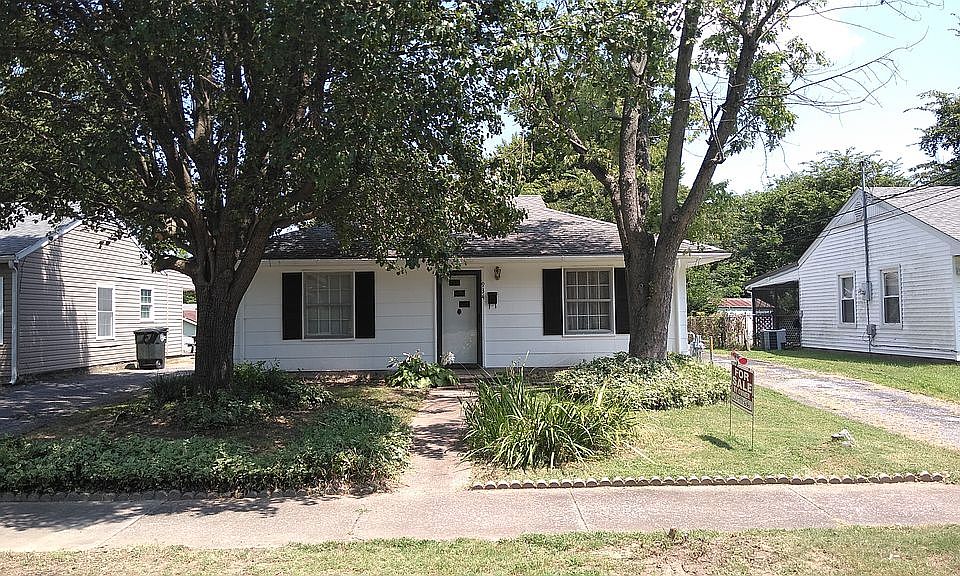 1st image of 934 Lorine Ln