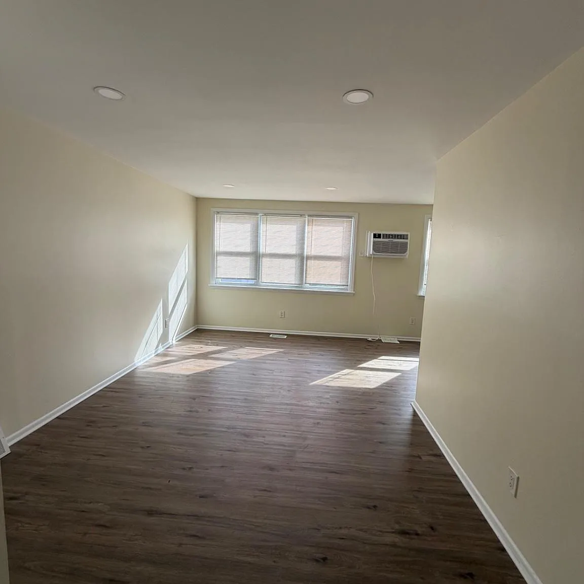 2 bed, 1.0 bath, 1844 sqft, $1,600 — Photo 4