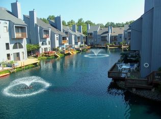 11124 Glade Dr, Reston, VA 20191