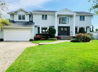 314 Bay Dr, Massapequa, NY 11758