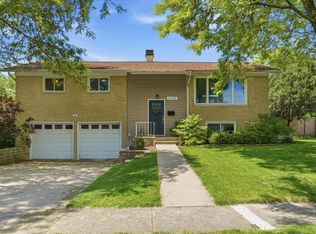 208 N Flake Dr, Palatine, IL 60074