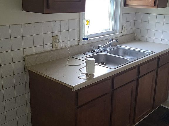 5th image of 2258 Argyle Dr