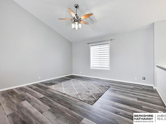 5th image of 705 Rosewood Ave