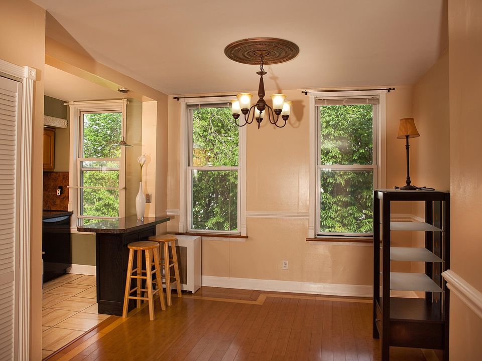 1st image of 384 Webster Ave #2