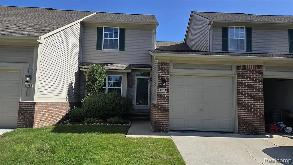 2 bed, 2.5 bath, 1324 sqft, $2,295 — Photo 1