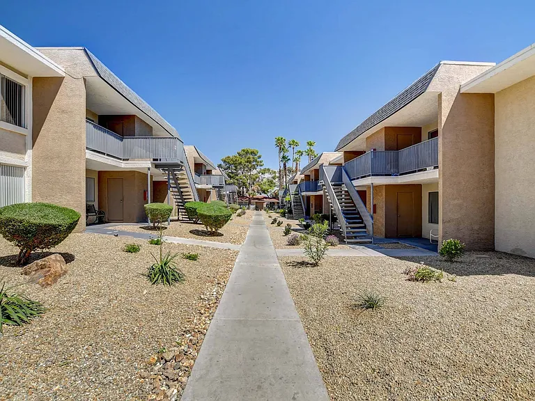Rancho Vista Apartments — Photo 5