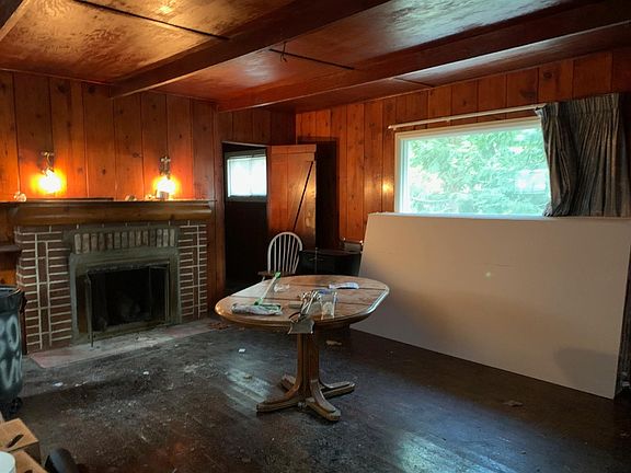 3rd image of 800 E Victoria Ct