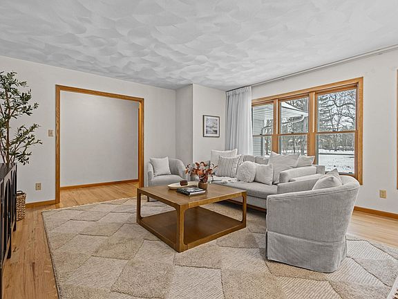 3rd image of 134 Tustin Rd