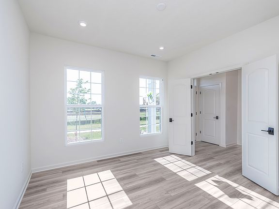 4th image of 14563 Hanford Ln