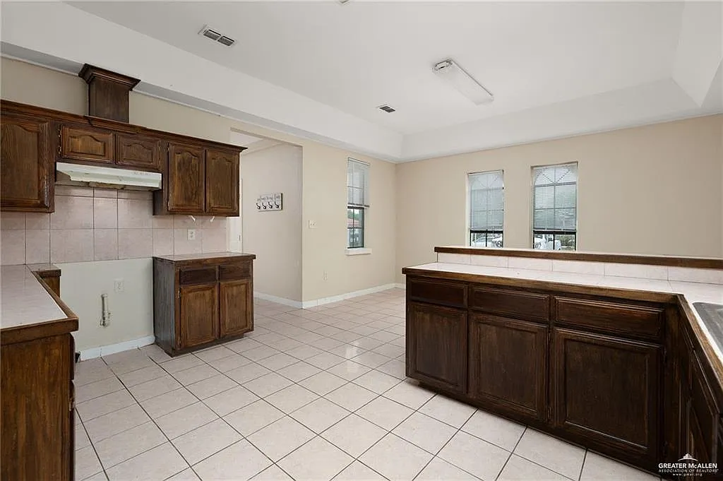 2 bed, 1.5 bath, 1618 sqft, $1,200 — Photo 3