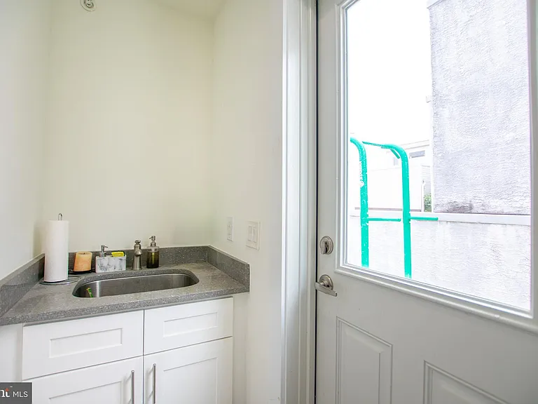 1441 S Bouvier St — Photo 18