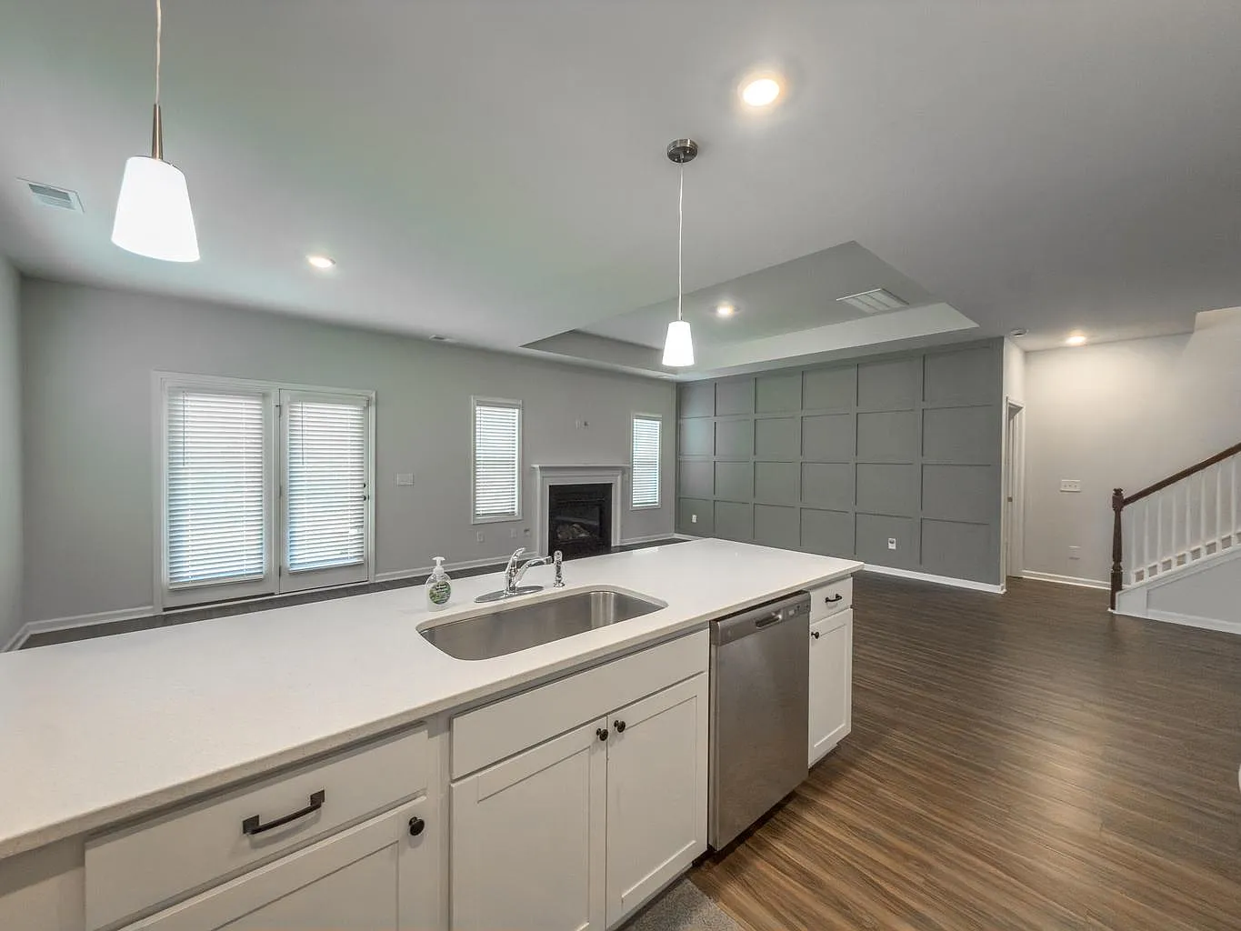 4 bed, 2027 sqft, $2,700 — Photo 3