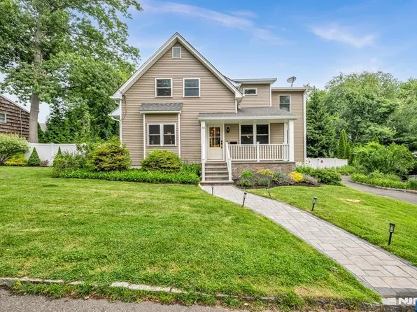 38 Hillside Ave, Emerson, NJ 07630