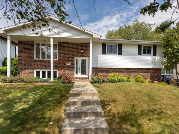 882 June Dr, Dubuque, IA 52003