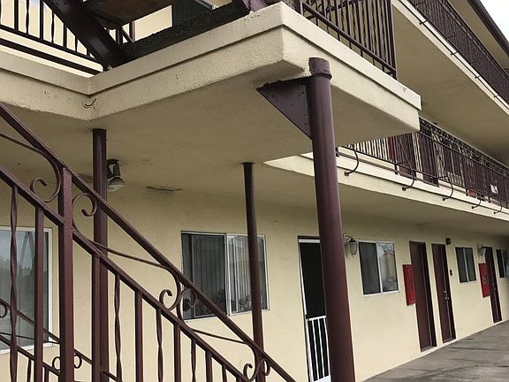 5th image of 16925 Prairie Ave APT 27