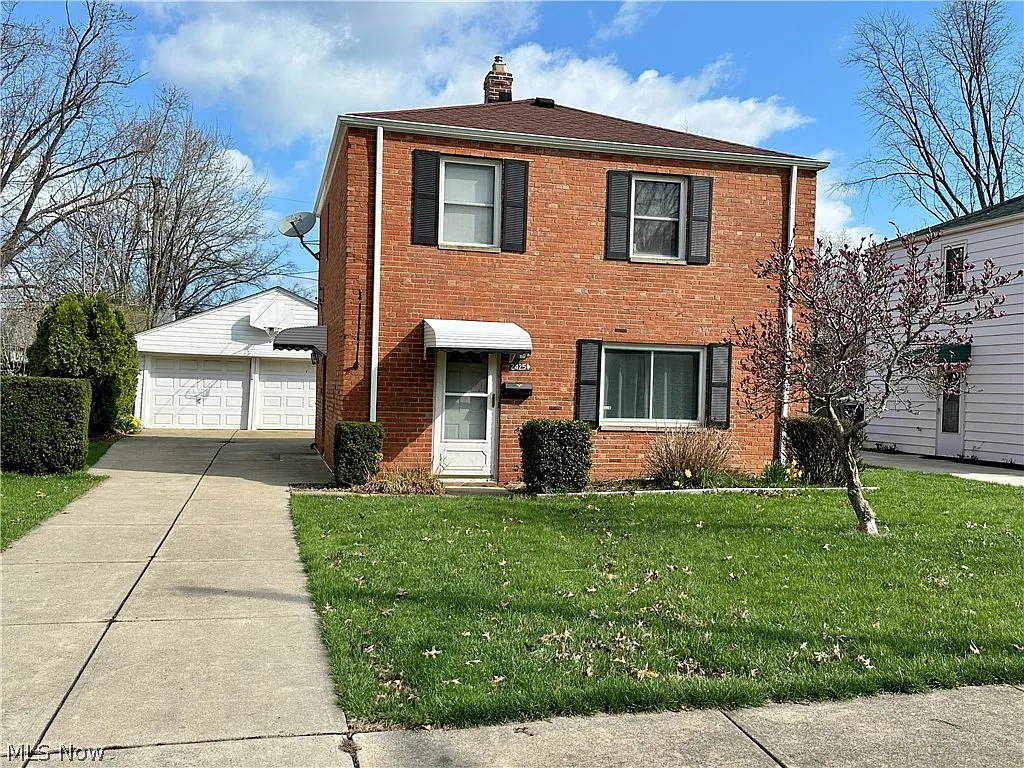 24251 Puritan Ave photo 1