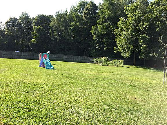 5th image of 80 Loretta Dr