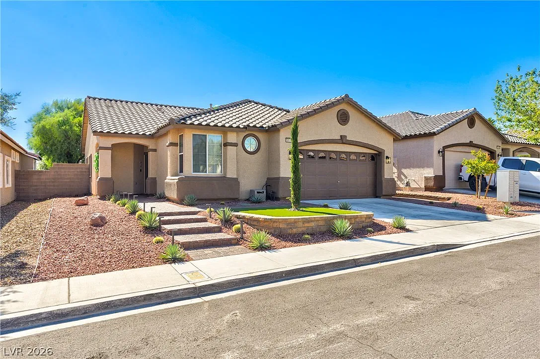 3 bed, 2.0 bath, 1610 sqft, $2,799 — Photo 1