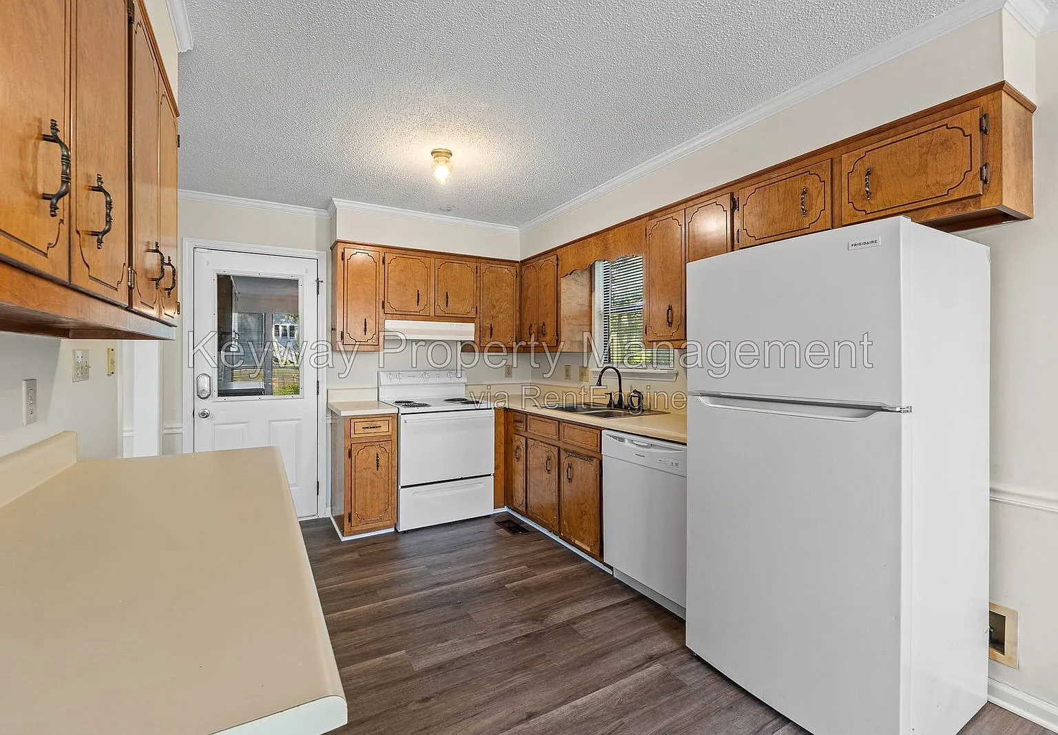 3 bed, 2.0 bath, 1566 sqft, $1,695 — Photo 3