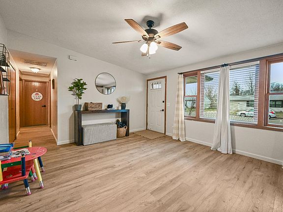 4th image of 108 Maple St