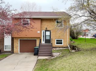 609 Craig Dr NW, Mandan, ND 58554
