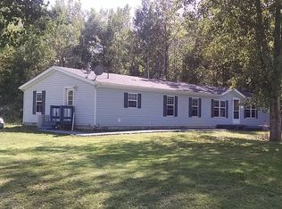 69 W Dague Rd, Sanford, MI 48657