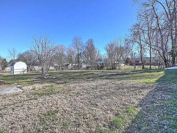 5th image of 1207 Greenfield Dr