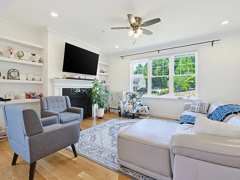 2 Evergreen Dr #1 — Photo 8