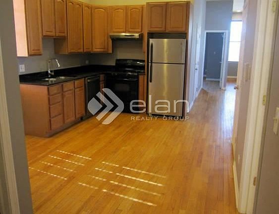 2nd image of 1307 N Clybourn Ave