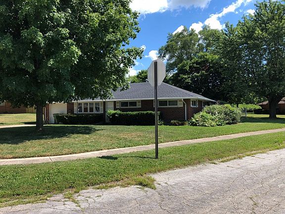 3rd image of 646 Marilyn Dr